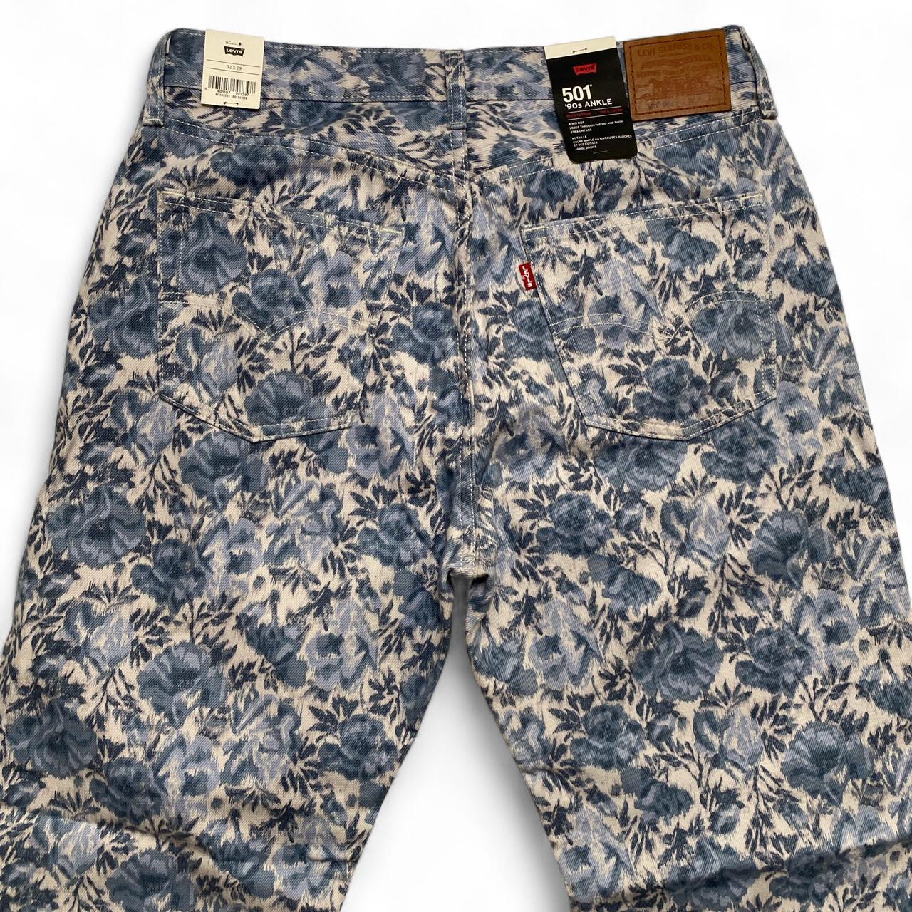 Levis 501 90โs Ankle Womens Floral Blue and White Jeans