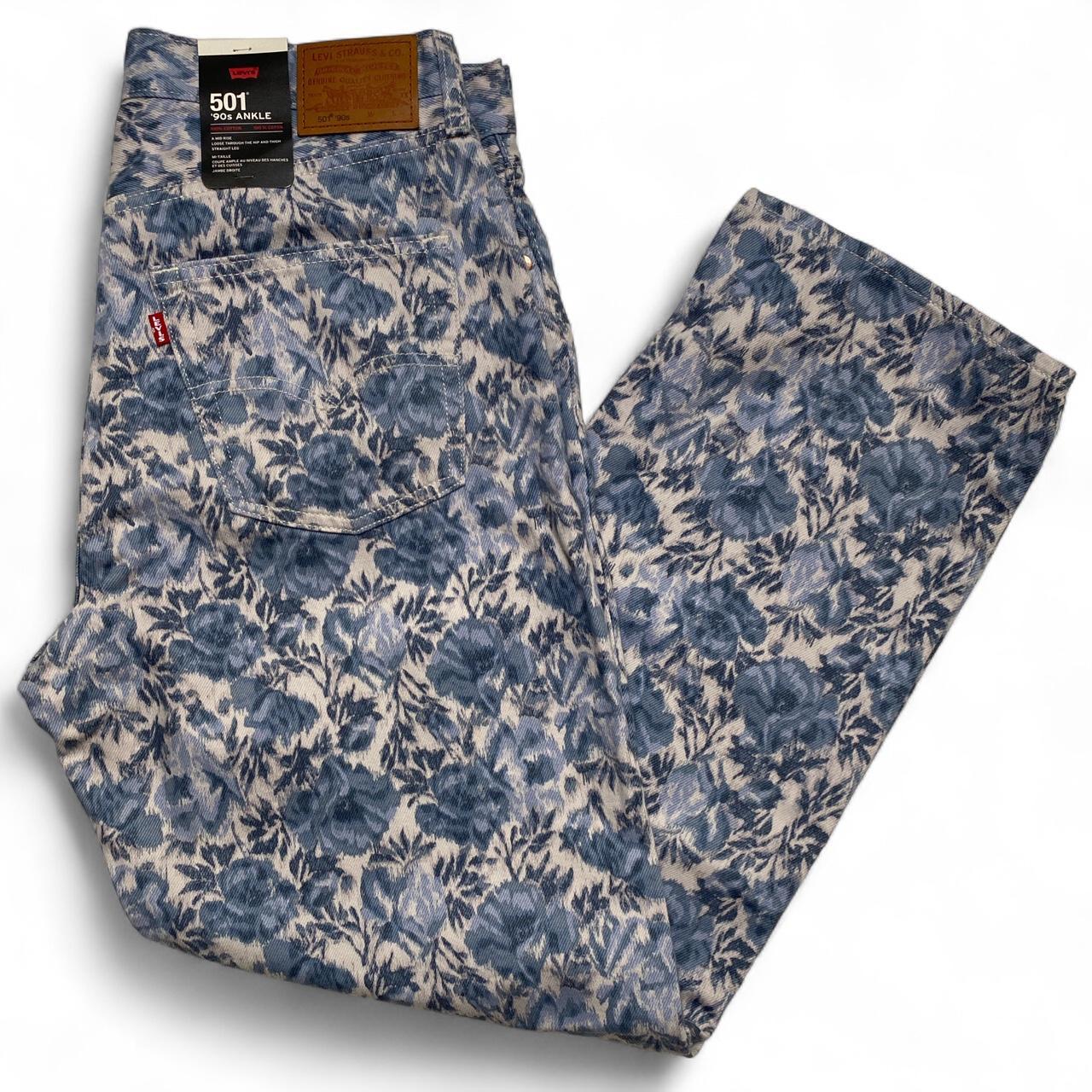 Levis 501 90โs Ankle Womens Floral Blue and White Jeans