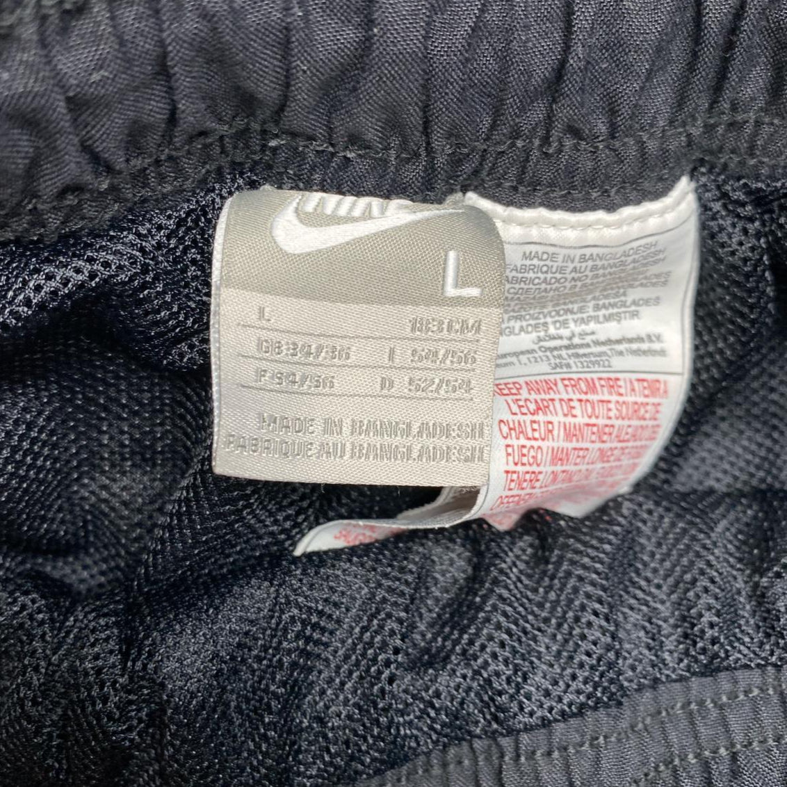 Nike Air Vintage Baggy Black and Red Shell Trackpant Bottoms (M)