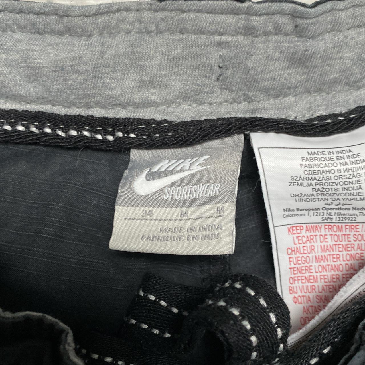 Nike Black Vintage y2k Cargo Shorts (M)