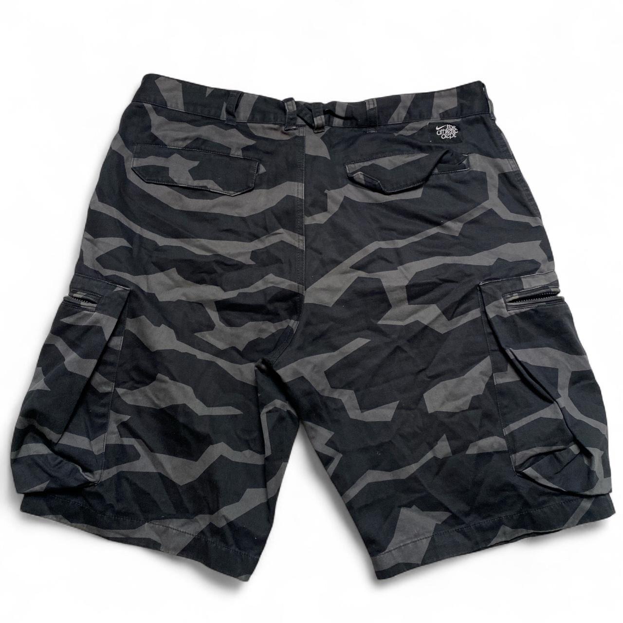 Nike Athletic Department Vintage y2k Camouflage Grey and Black Cargo Shorts (M)