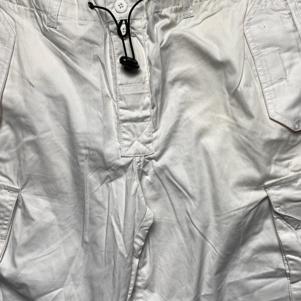 Criminal Damage White Cargo Parachute Combat Shorts (L)
