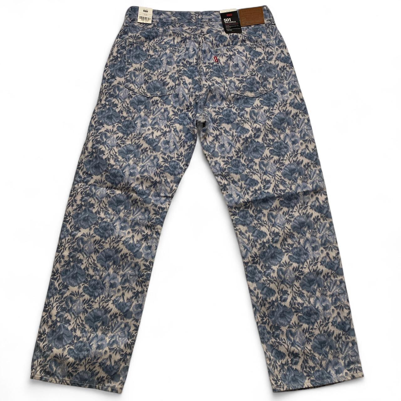 Levis 501 90โs Ankle Womens Floral Blue and White Jeans
