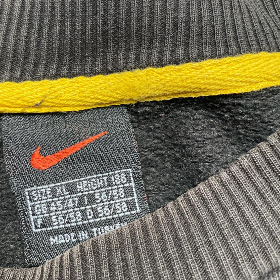 Nike Vintage 90’s Spellout Black and Yellow Jumper (XL)