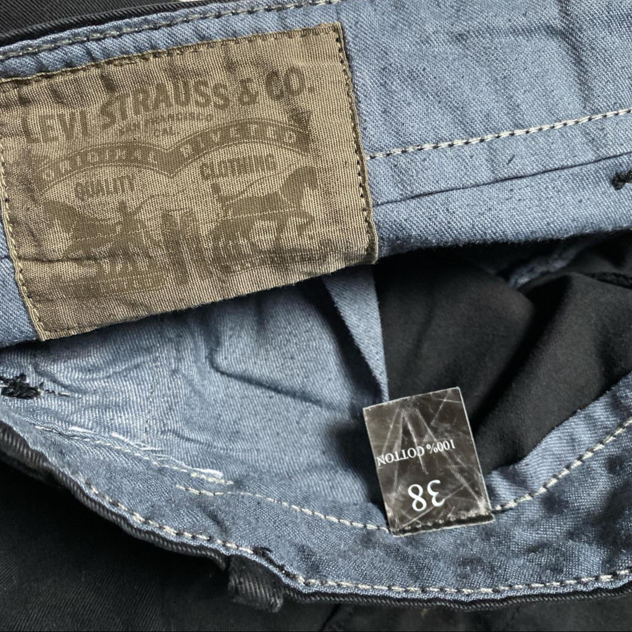 Levis Cargo Black Shorts (W 38)