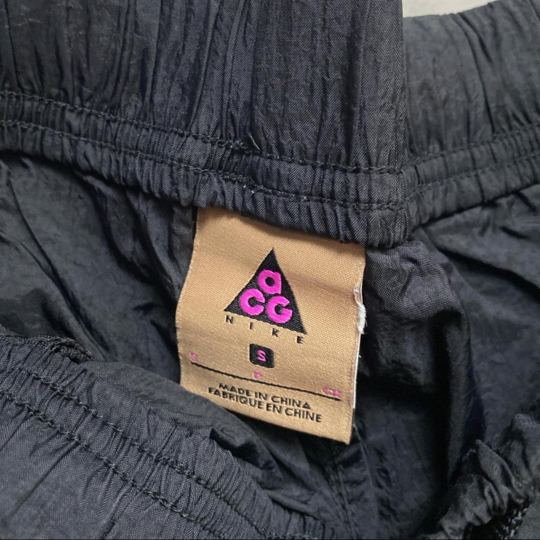 Nike ACG Black Nylon Shell Short Shorts (S)