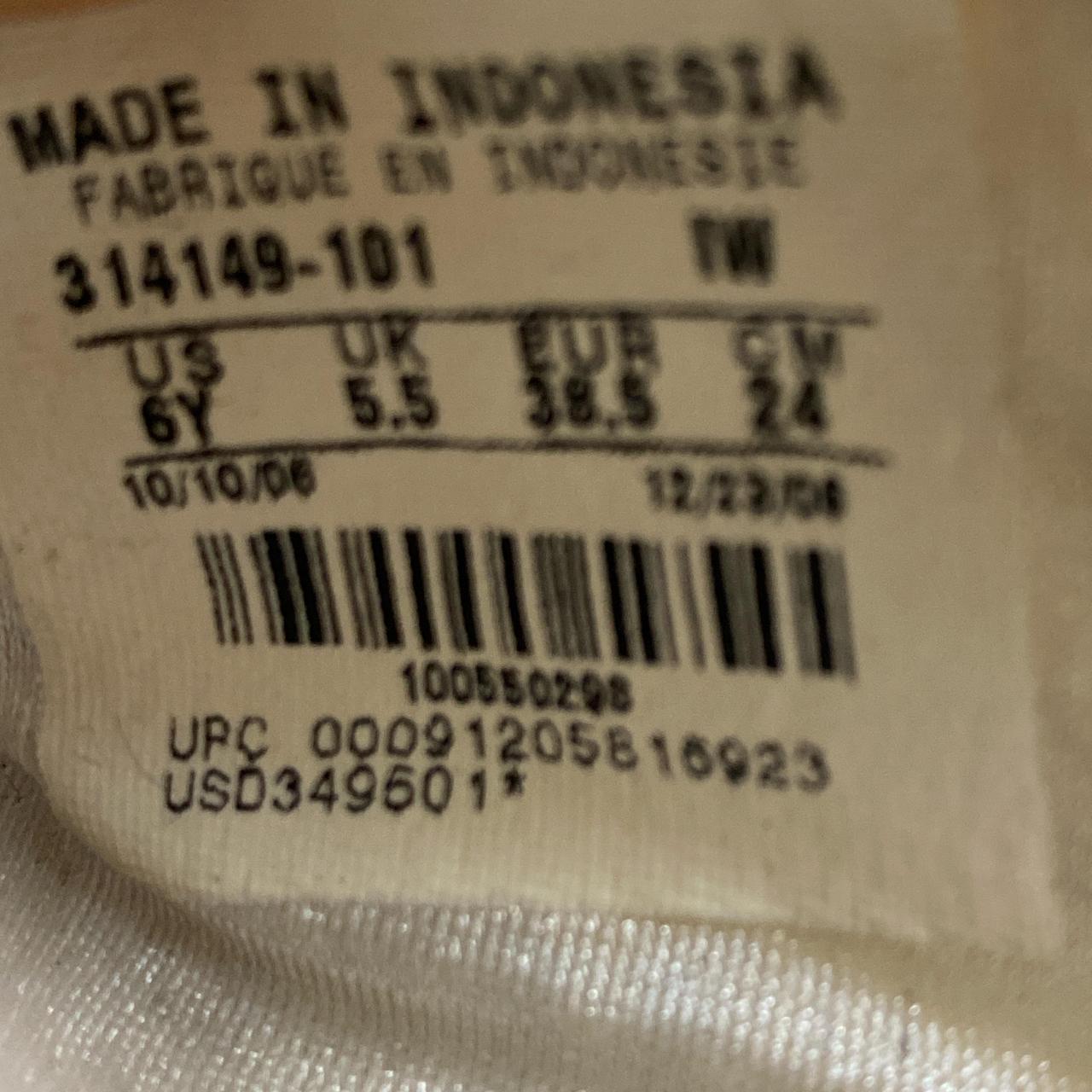 Nike Air Rift White and Black Non Tabi Toe (UK 5.5)