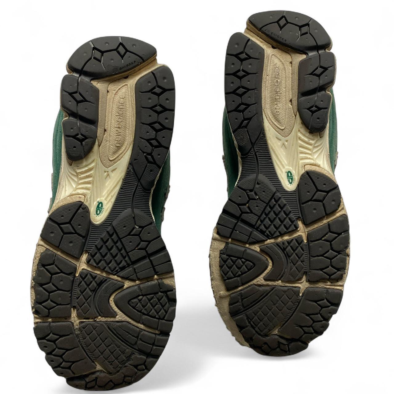 New Balance 2002r Green and Cream Trainers (UK 7.5)