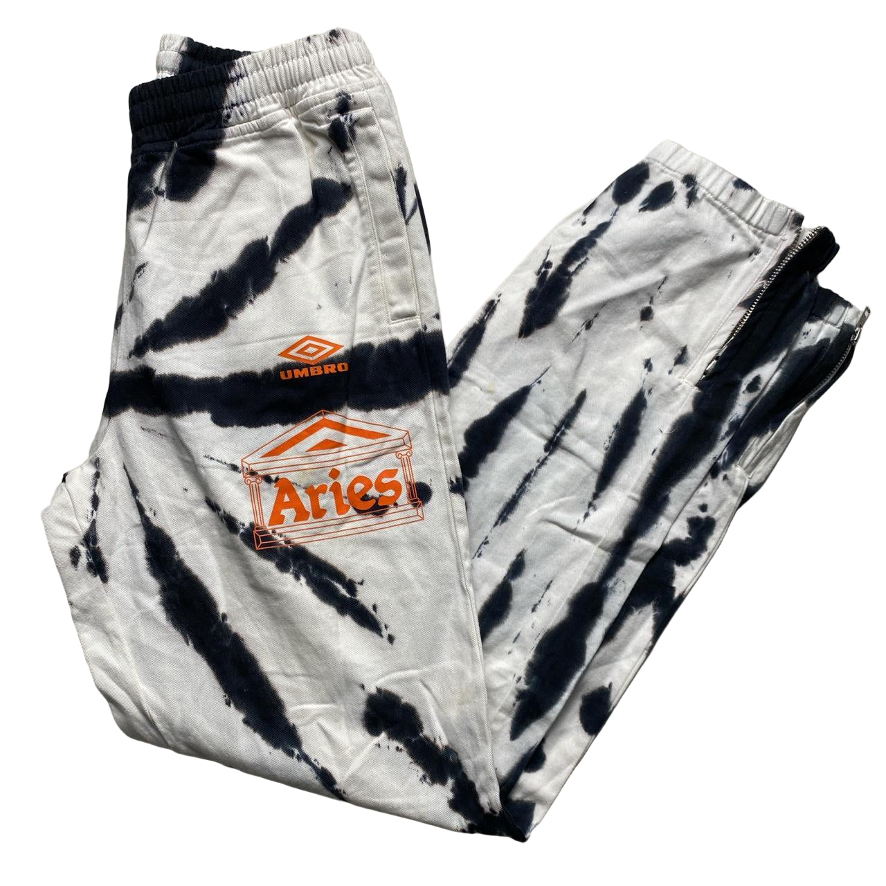 Umbro Aries White Black and Orange Bottoms (XS)