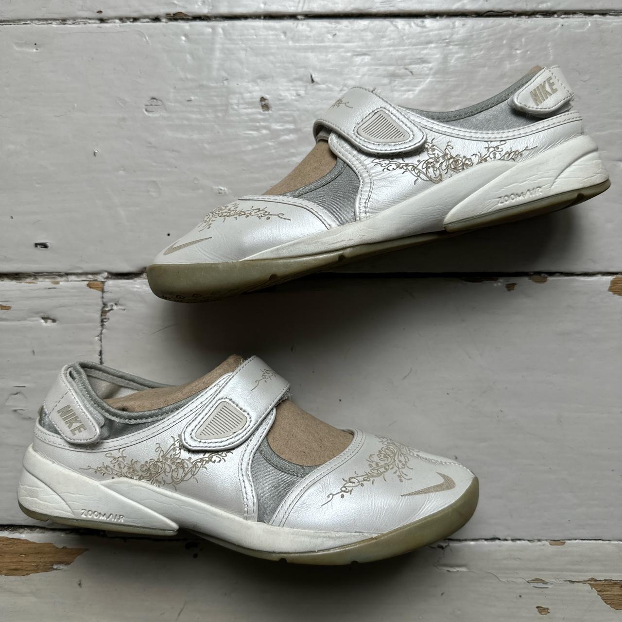 Nike Air Rift Vintage 2005 Tabi Split Toe Flower Embossed