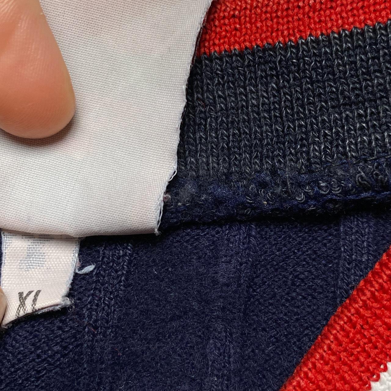 Arsenal Gunners Vintage 90โs V Neck Navy and Red Jumper