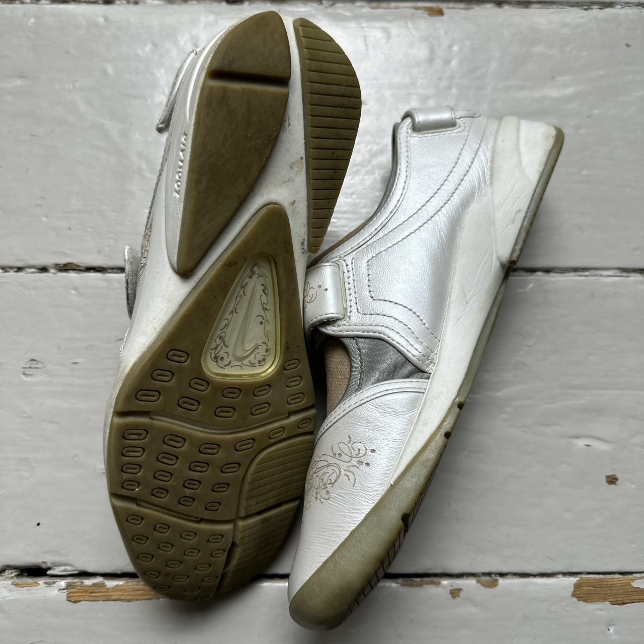 Nike Air Rift Vintage 2005 Tabi Split Toe Flower Embossed