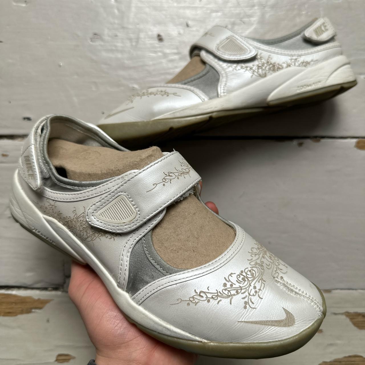 Nike Air Rift Vintage 2005 Tabi Split Toe Flower Embossed