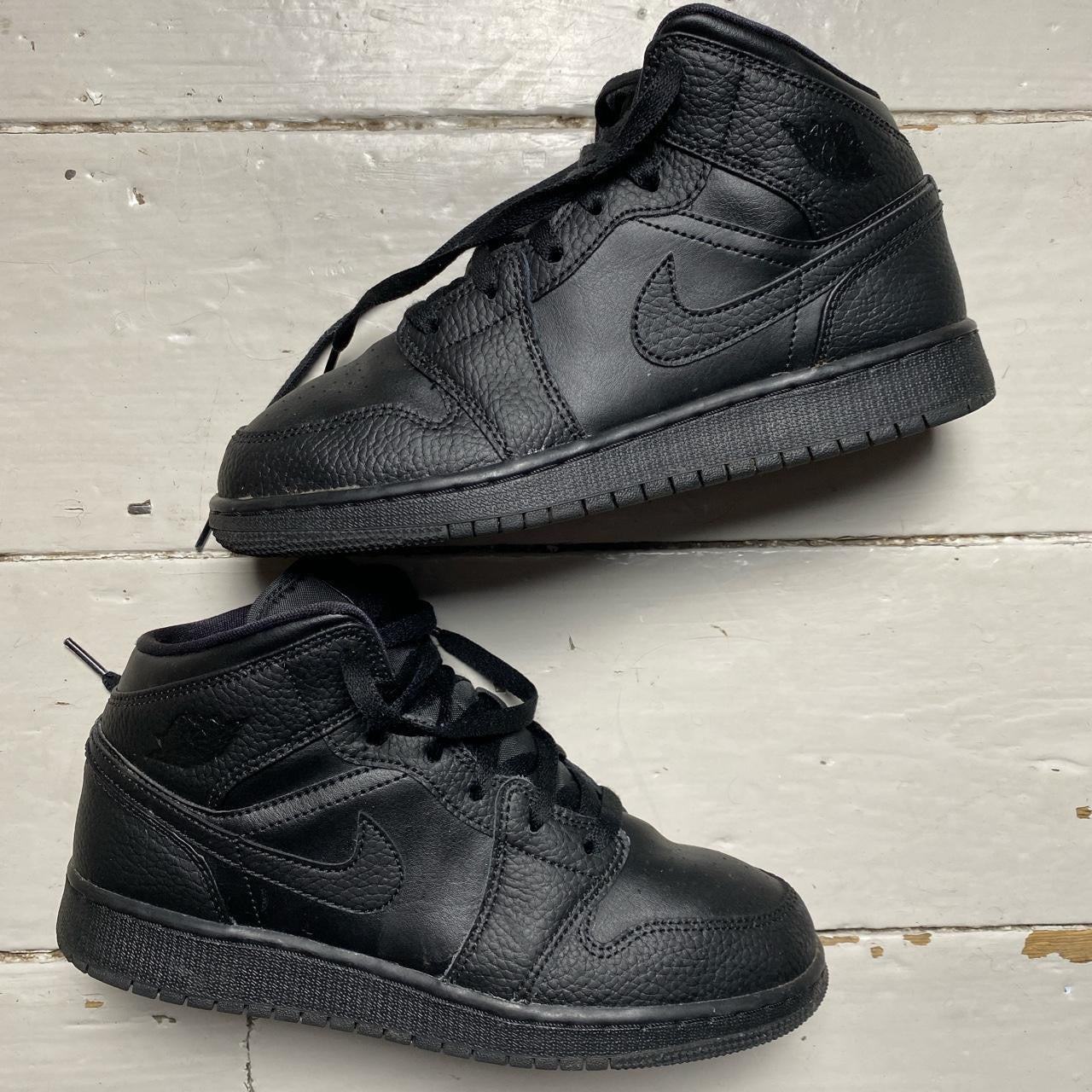 Jordan 1 Mid Black (UK 6)