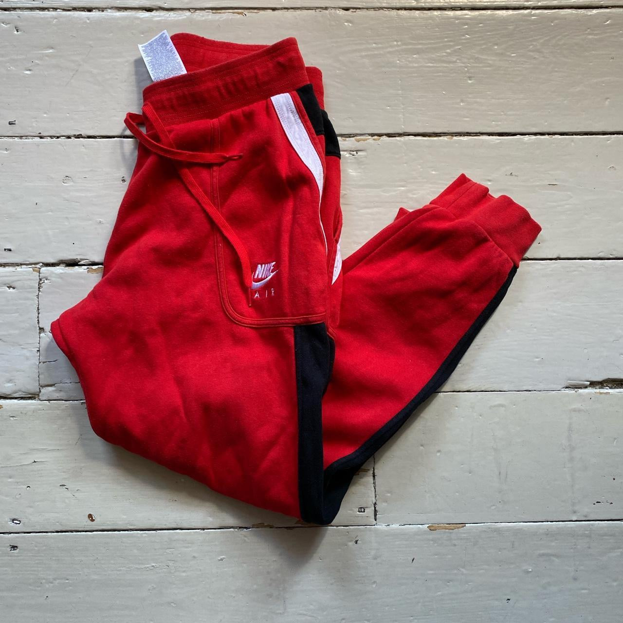 Nike air red online joggers