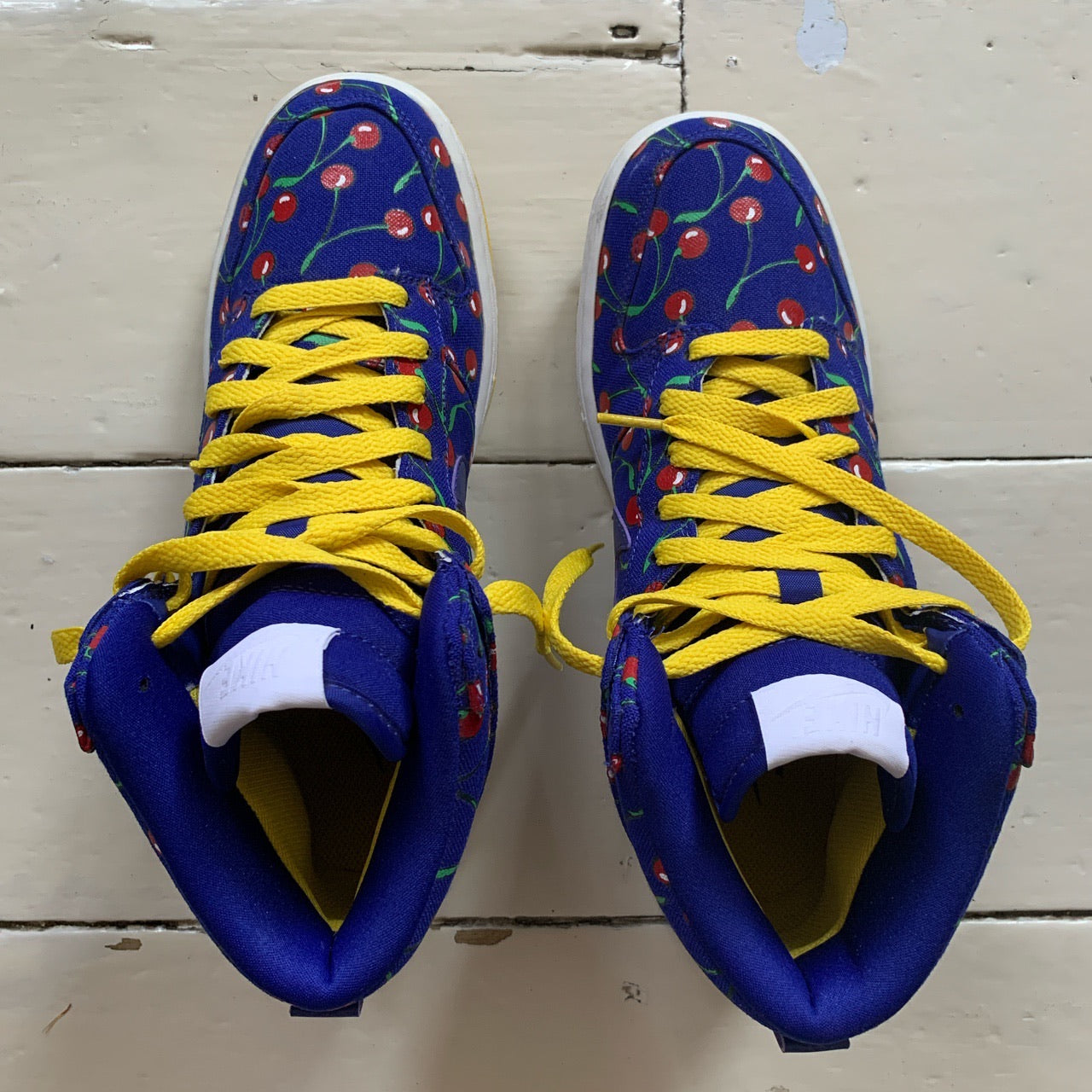 Nike Dunk SB Hi Cherry (UK 4.5)