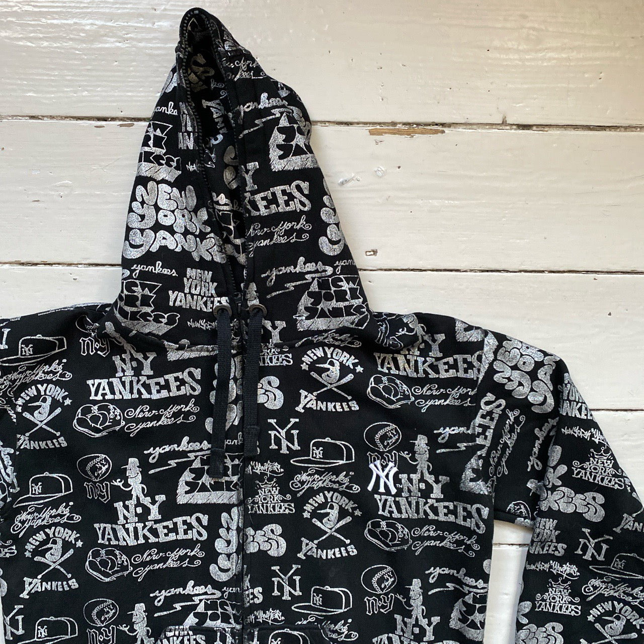 New York Yankees Majestic Graffiti Hoodie (Medium)