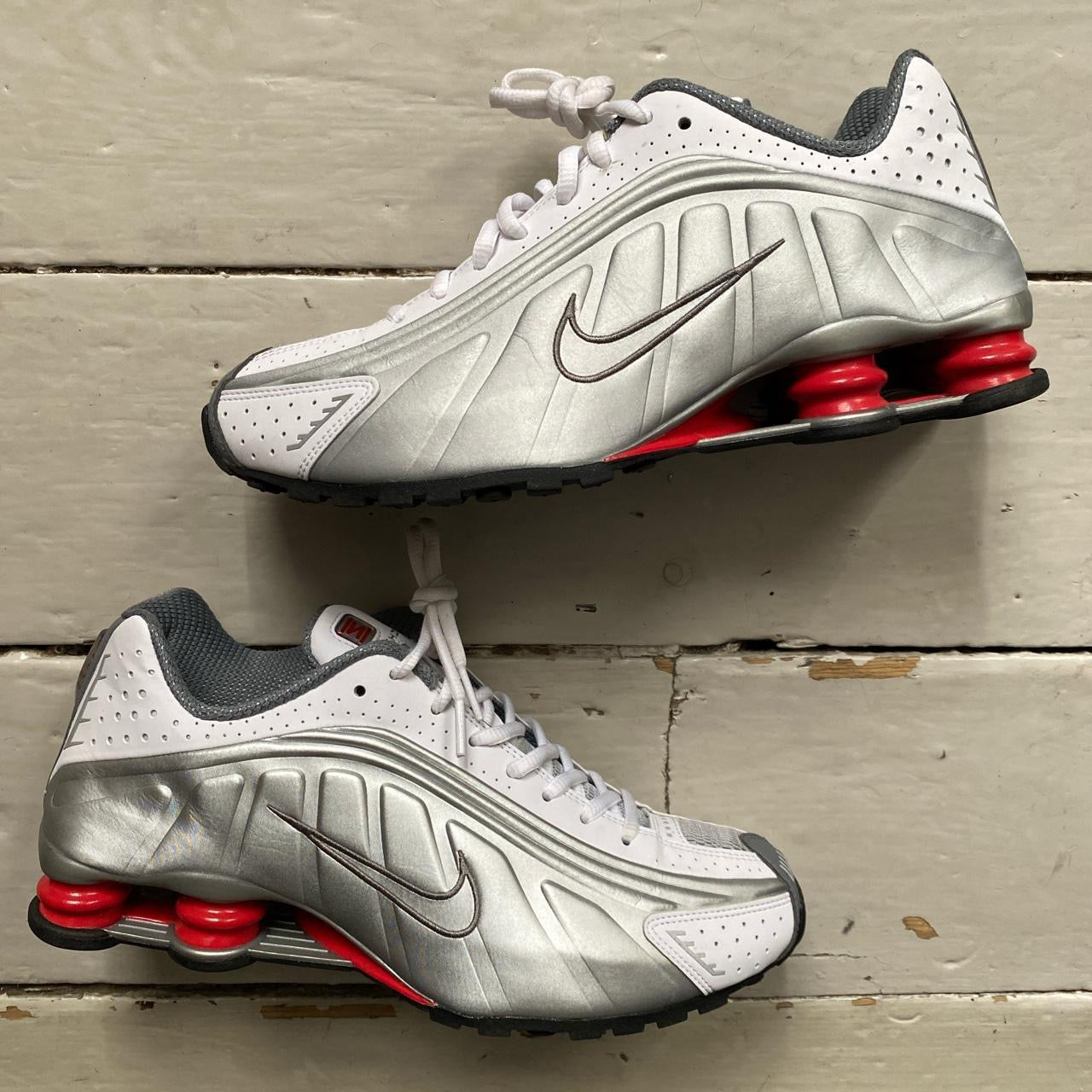 Nike Shox R4 Metallic Silver (UK 8.5)
