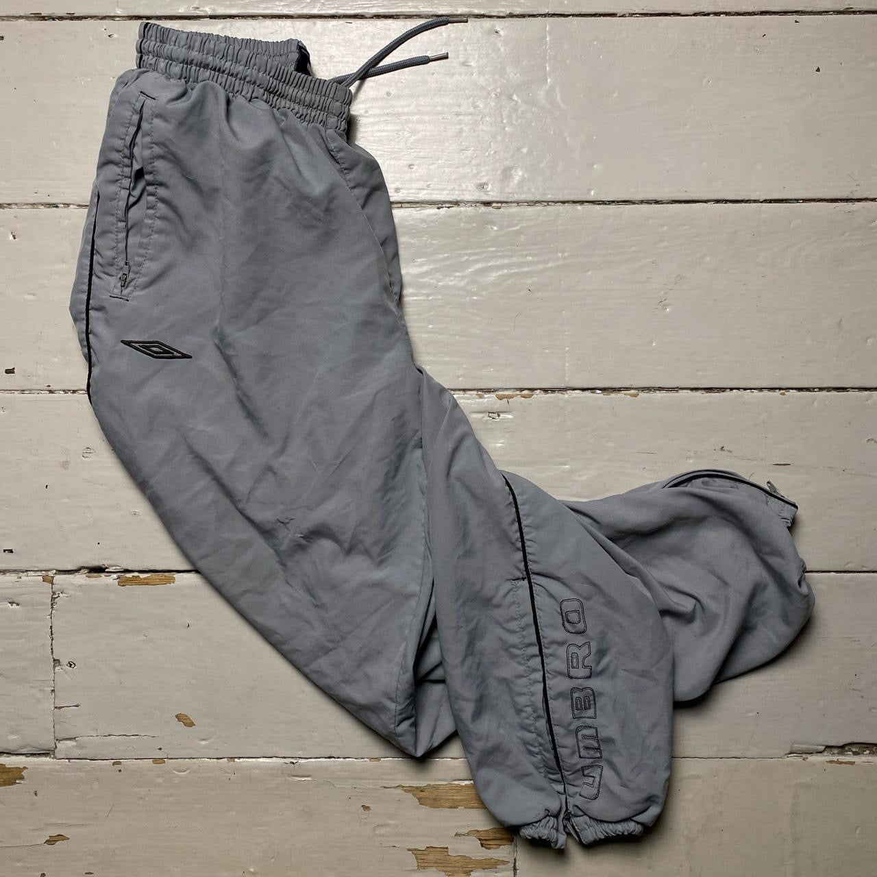 Umbro Shell Bottoms (Medium)