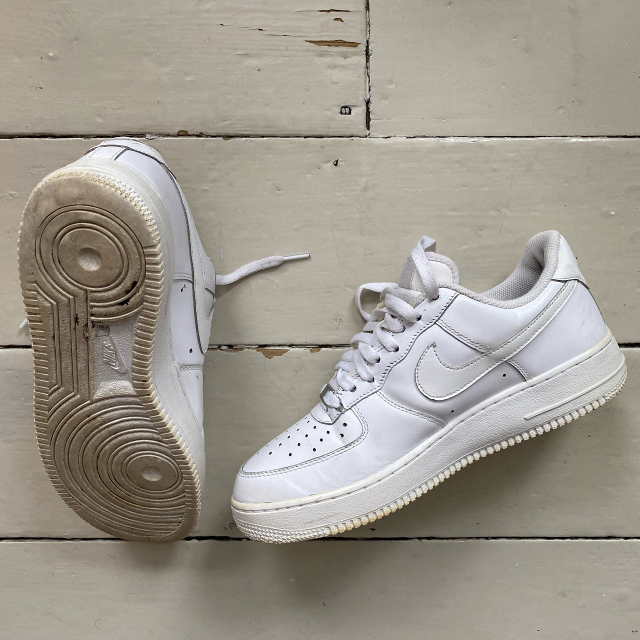 Nike Air Force 1 White (UK 8)