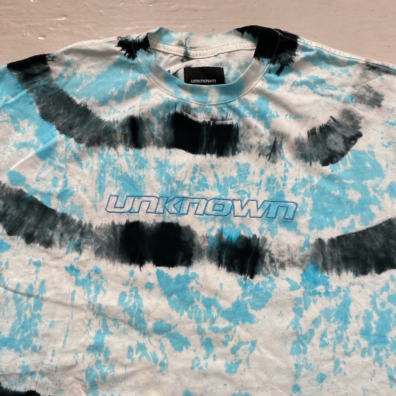Unknown London Tie Dye Blue and White T Shirt (Medium)