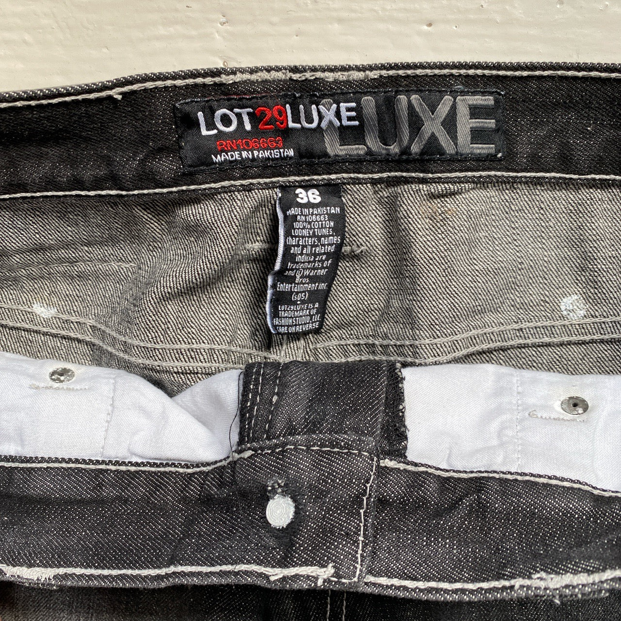 Lot 29 Looney Tunes Vintage Jeans Bugs Bunny (36W)