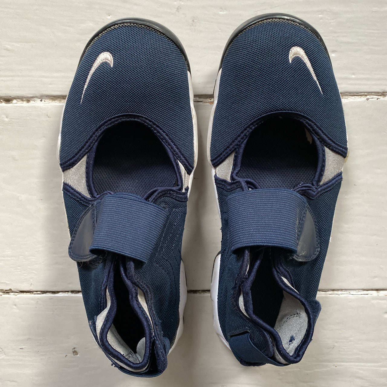 Nike Air Rift Navy and White (UK 5.5)
