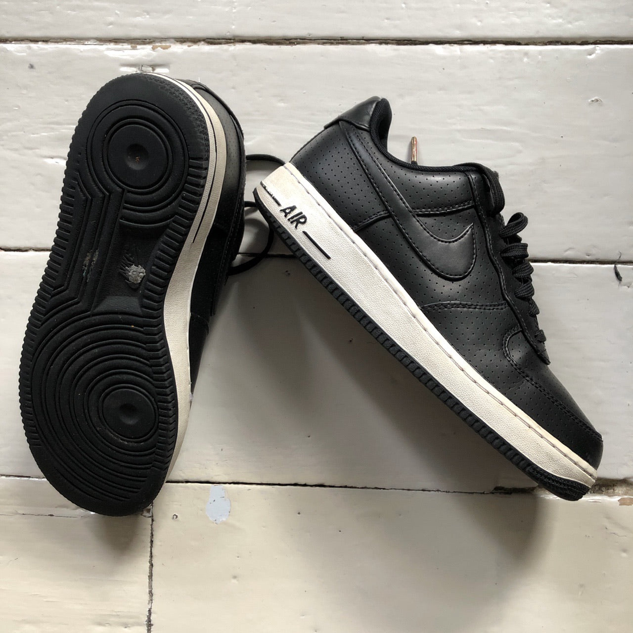 Nike Air Force 1 Black and White (UK 6.5)