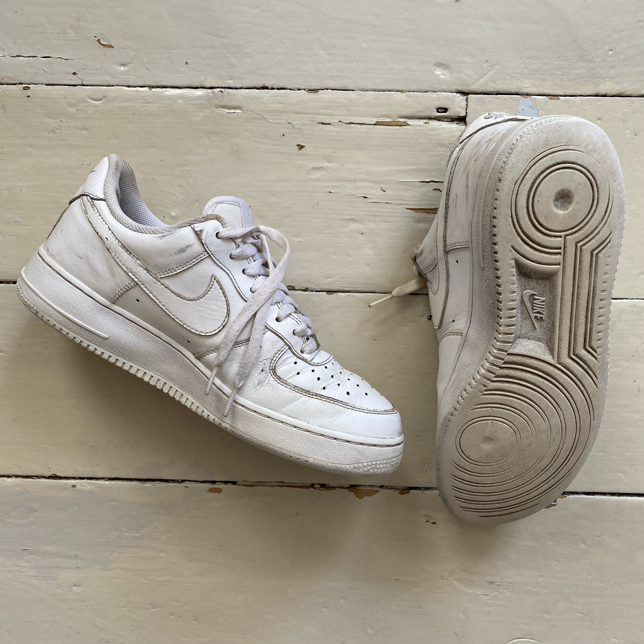 Nike Air Force 1 White (UK 9)