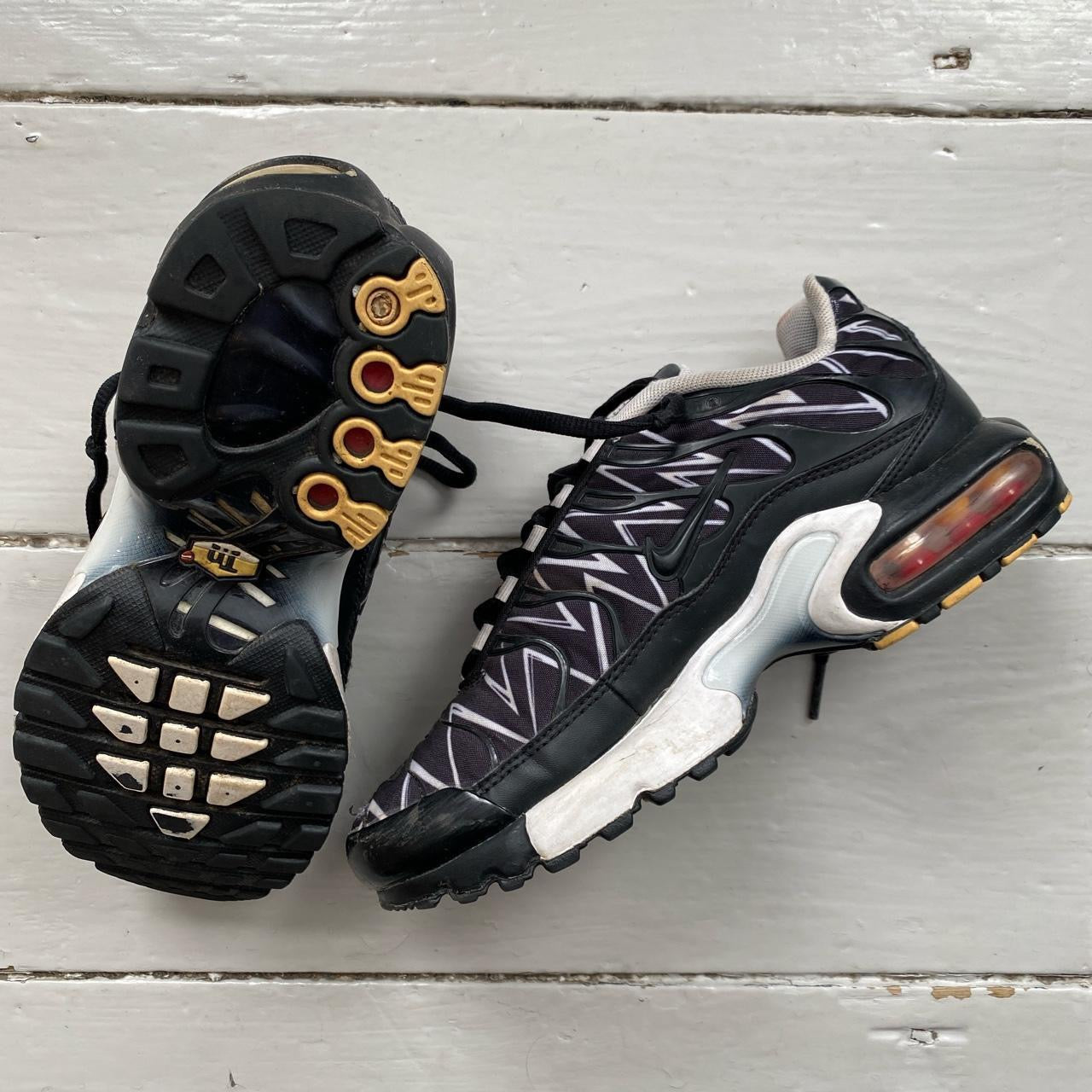 Nike TN Air Max Plus TN black and white (UK 4)