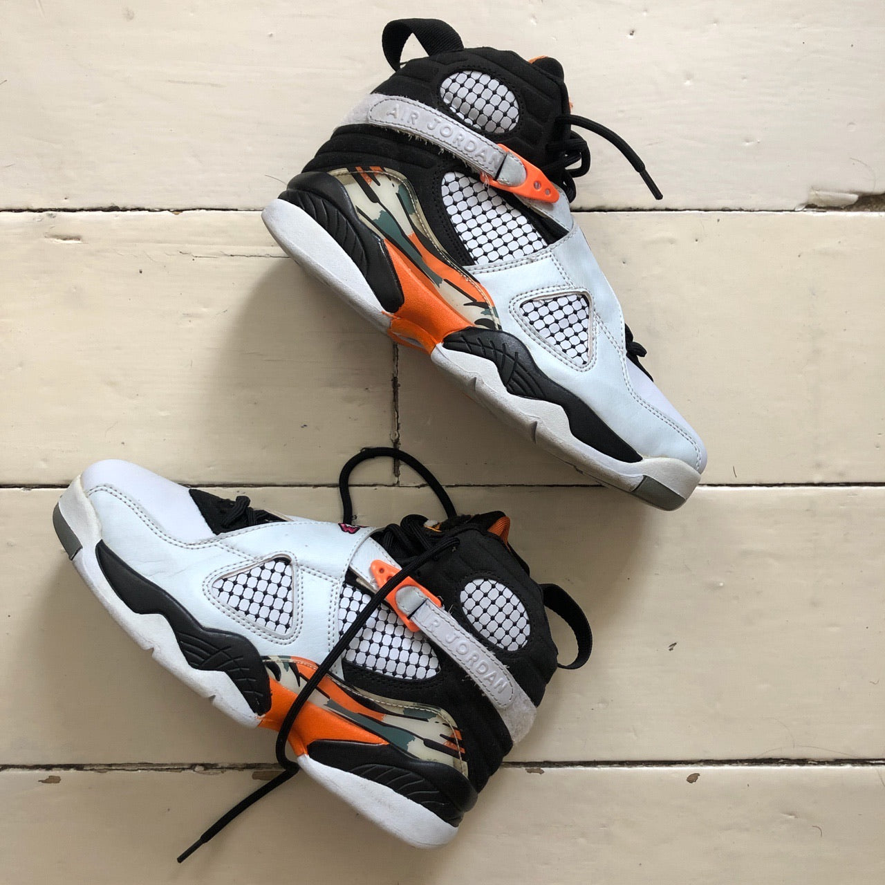 Jordan 8 White Orange Black (UK 5.5)
