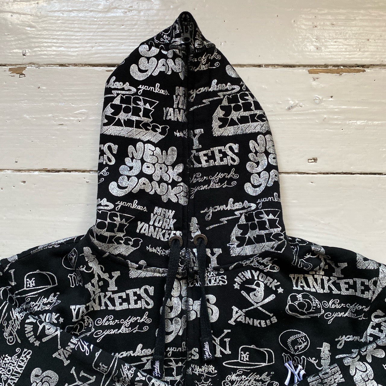 New York Yankees Majestic Graffiti Hoodie (Medium)