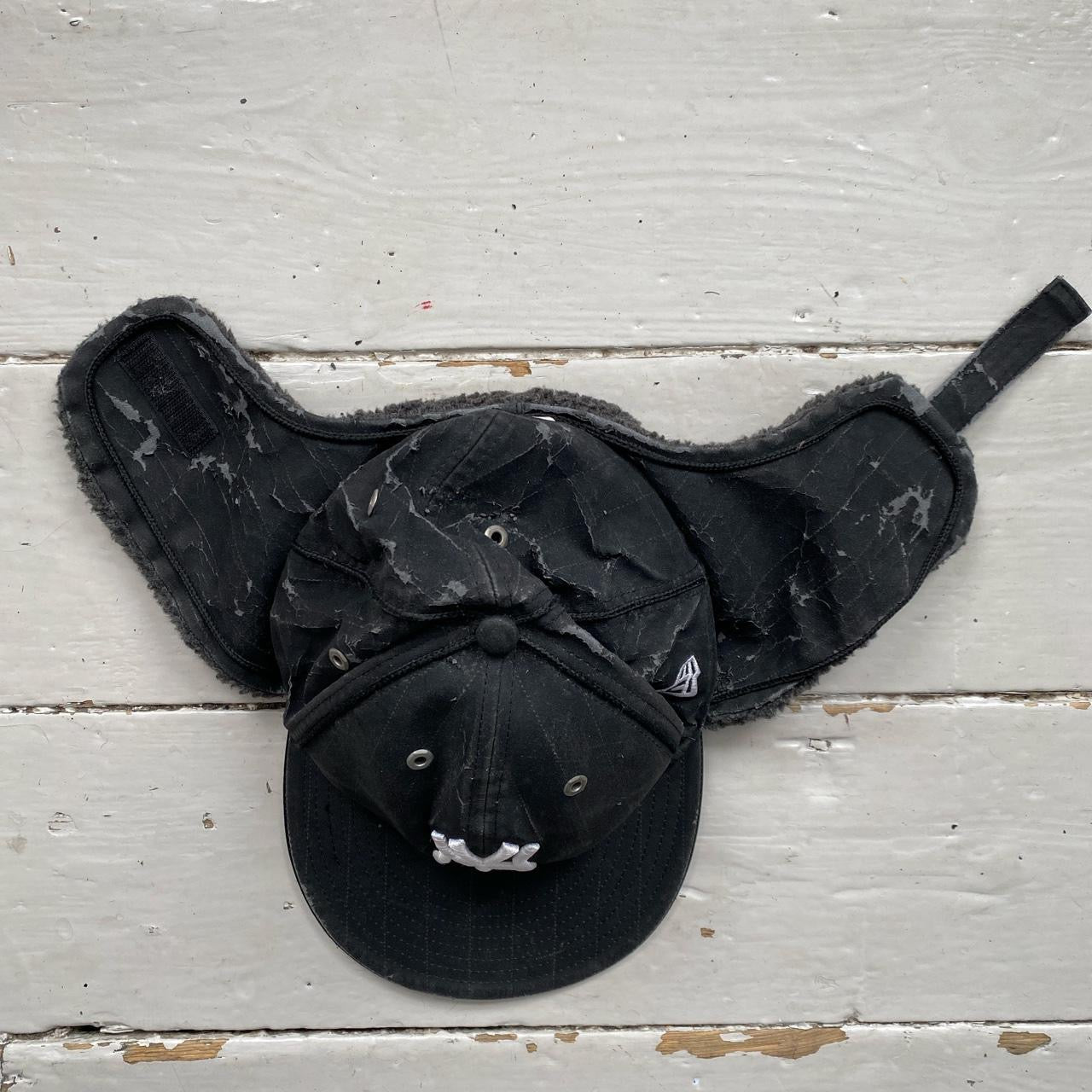 New York Yankees Black Dog Ear Fitted Cap (Size 7)