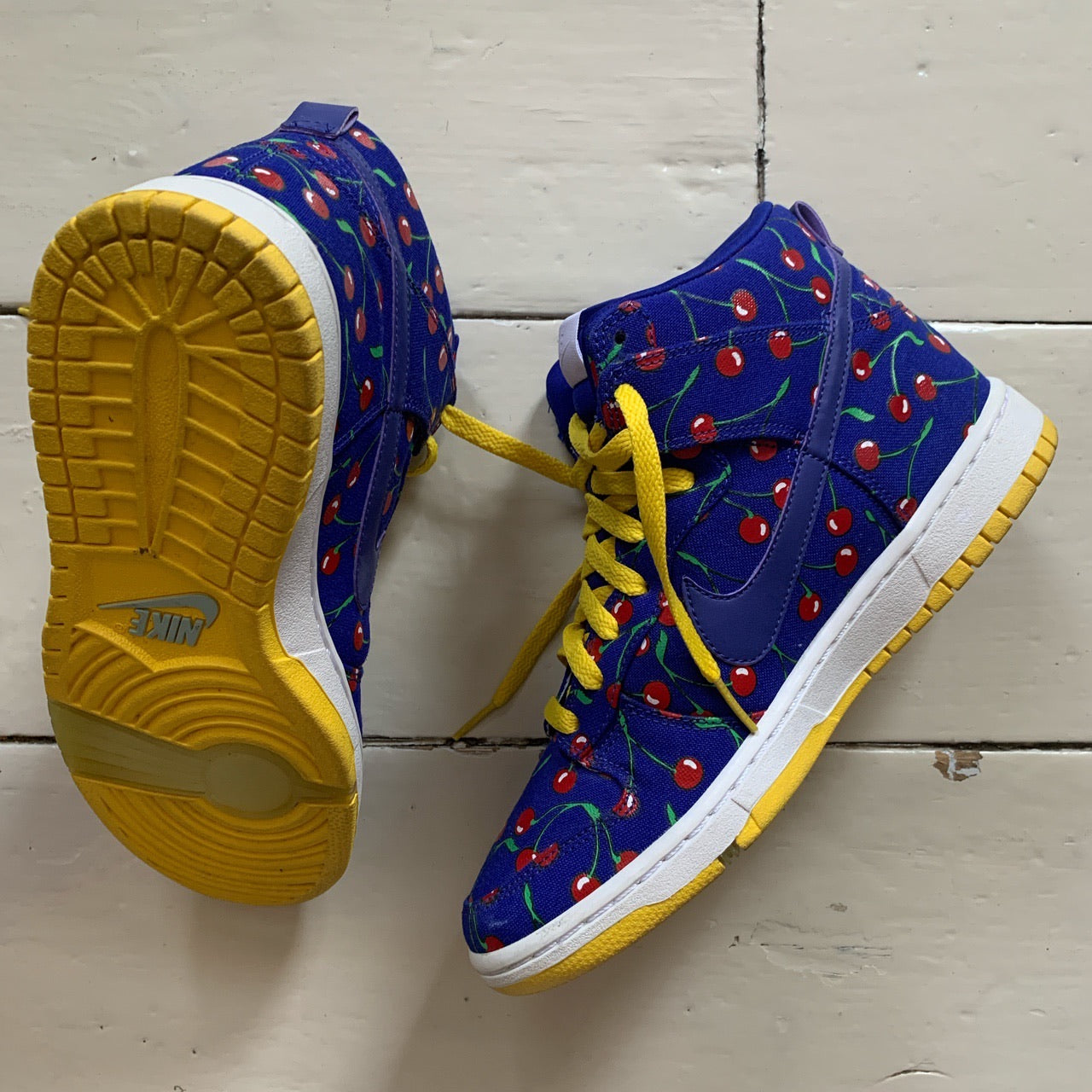 Nike Dunk SB Hi Cherry (UK 4.5)