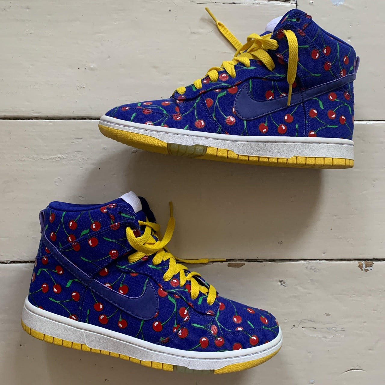 Nike Dunk SB Hi Cherry (UK 4.5)