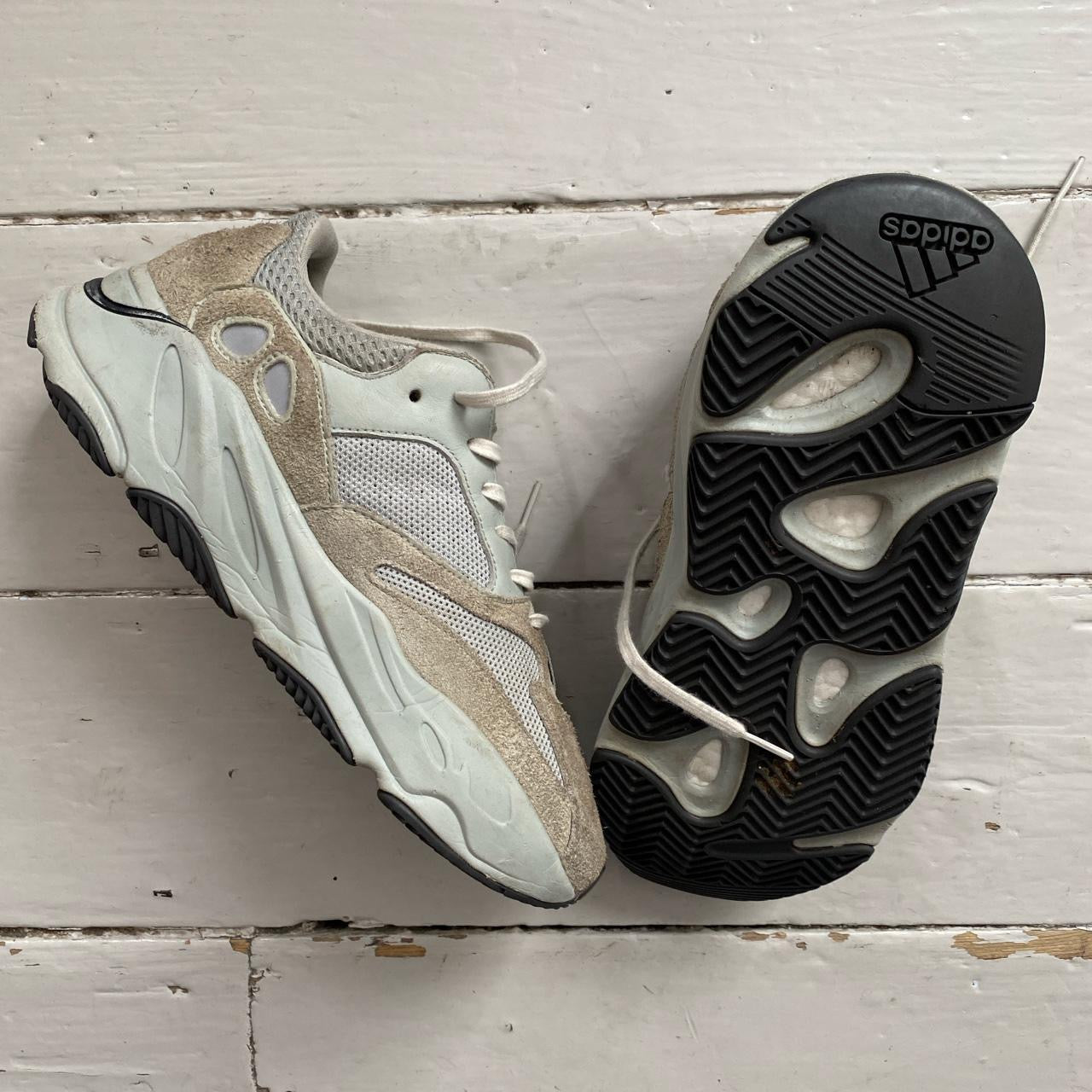 Yeezy 700 Analog (UK 8.5)