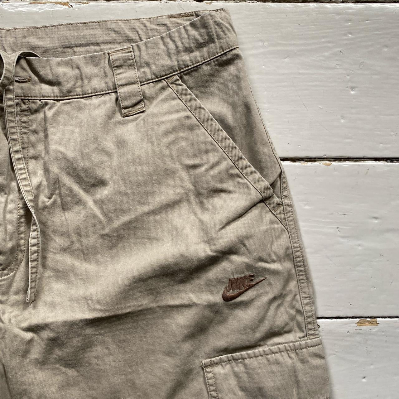 Nike Beige Cargo Shorts (Large)