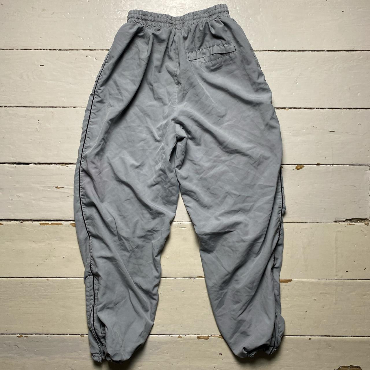 Umbro Shell Bottoms (Medium)