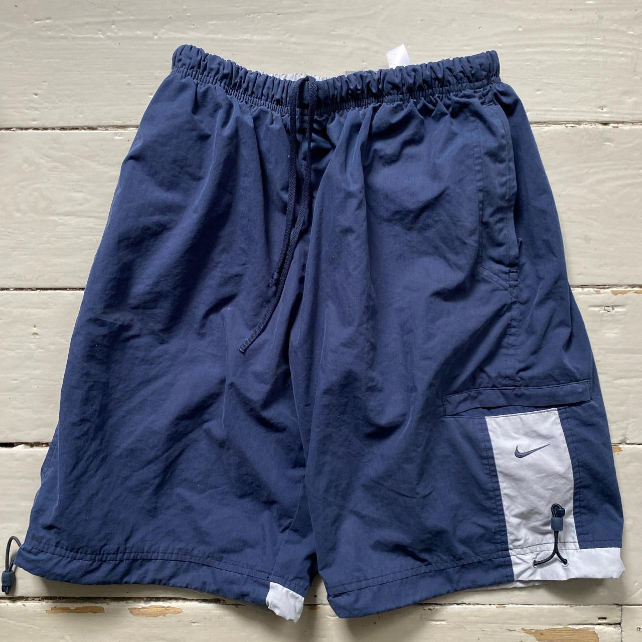 Nike Vintage Cargo Shorts (Medium)