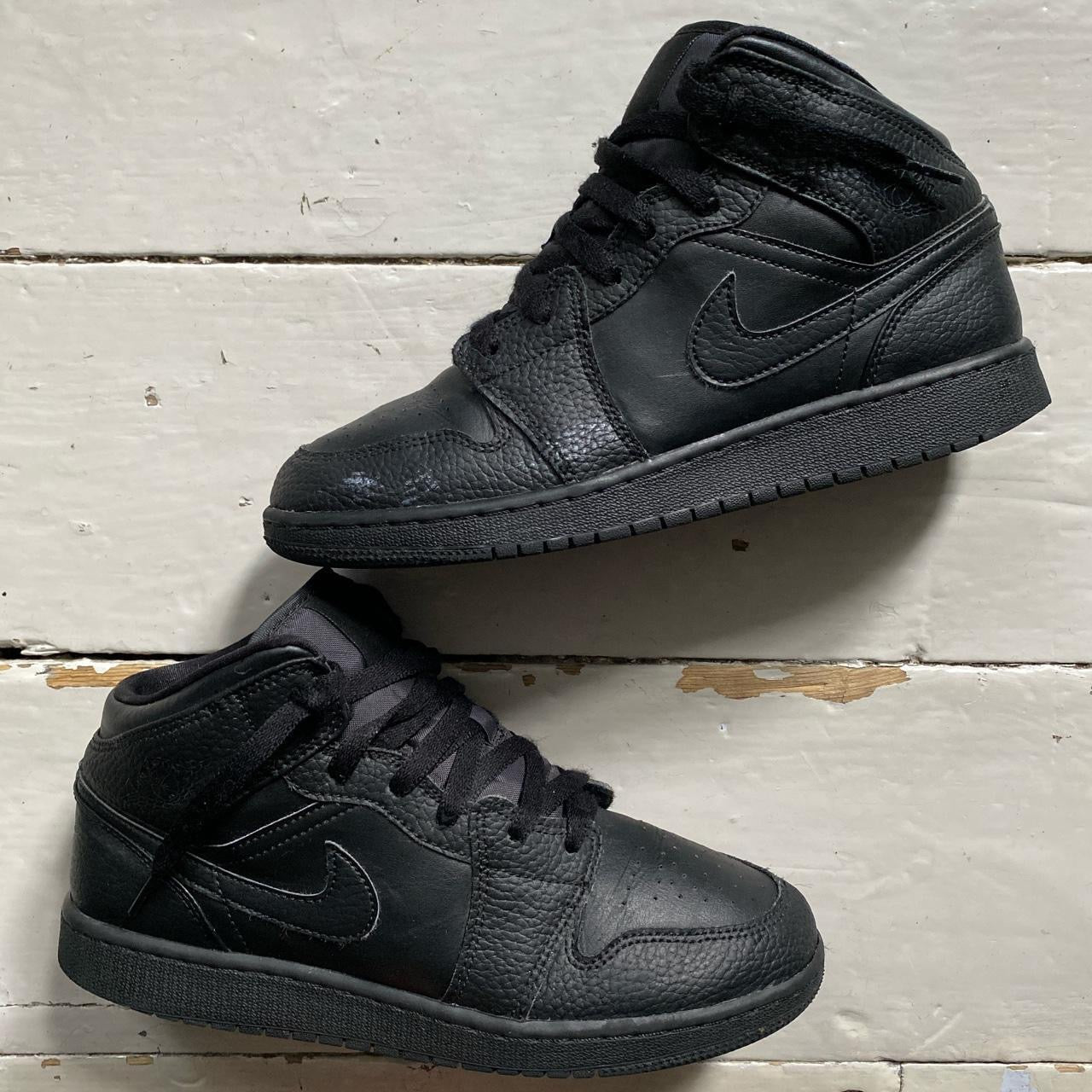 Jordan 1 Mid Triple Black (UK 6)