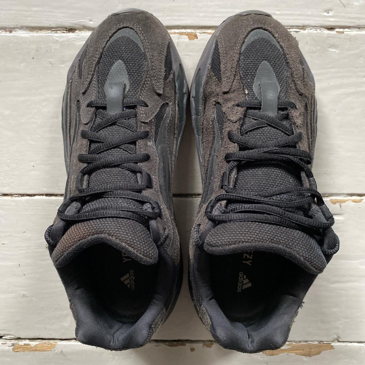 Yeezy 700 Vanta (UK 9)