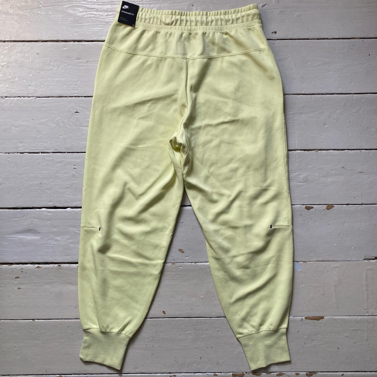 Nike Tech Fleece Womens Bottoms (Large)