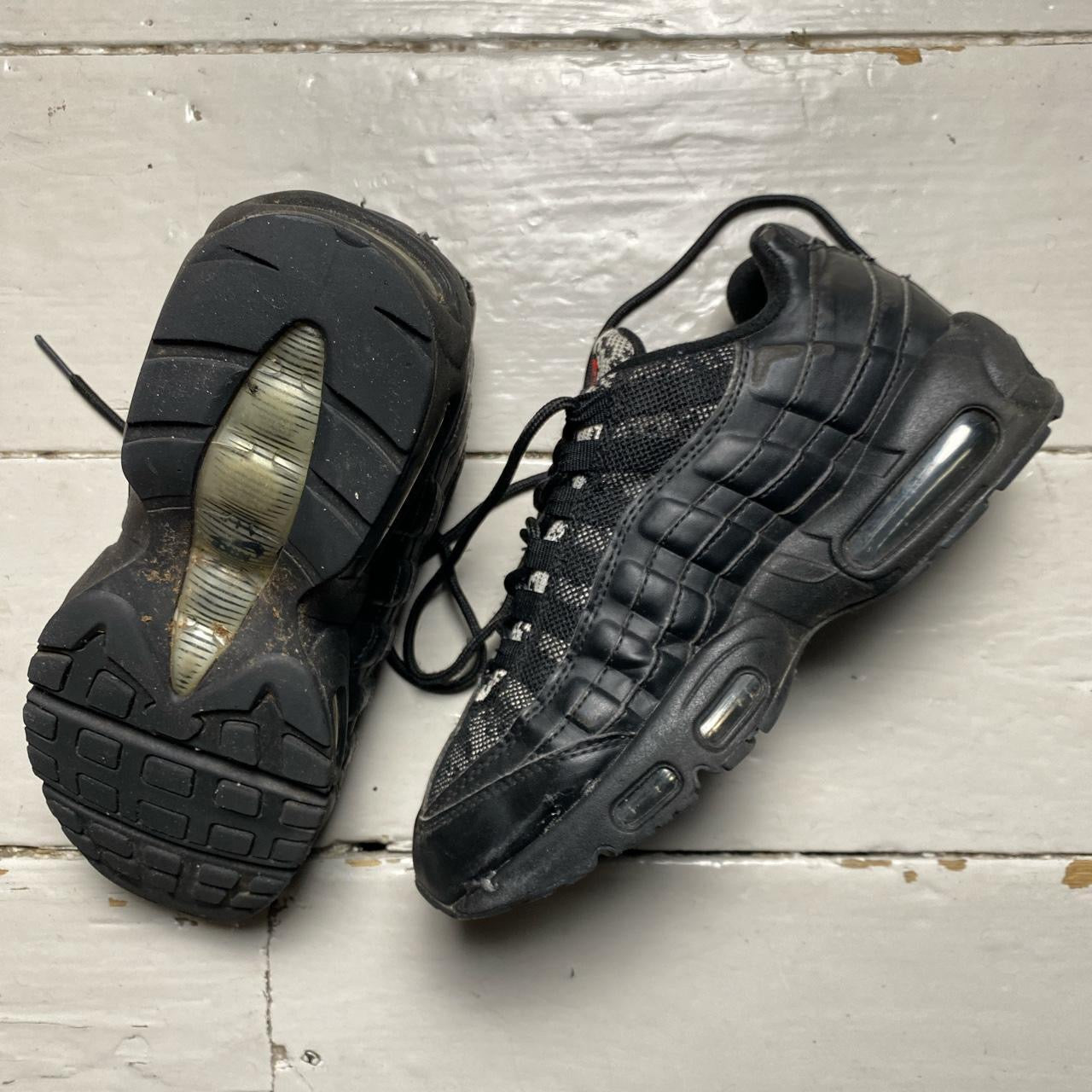 Nike Air Max 95 Black and White (UK 6)