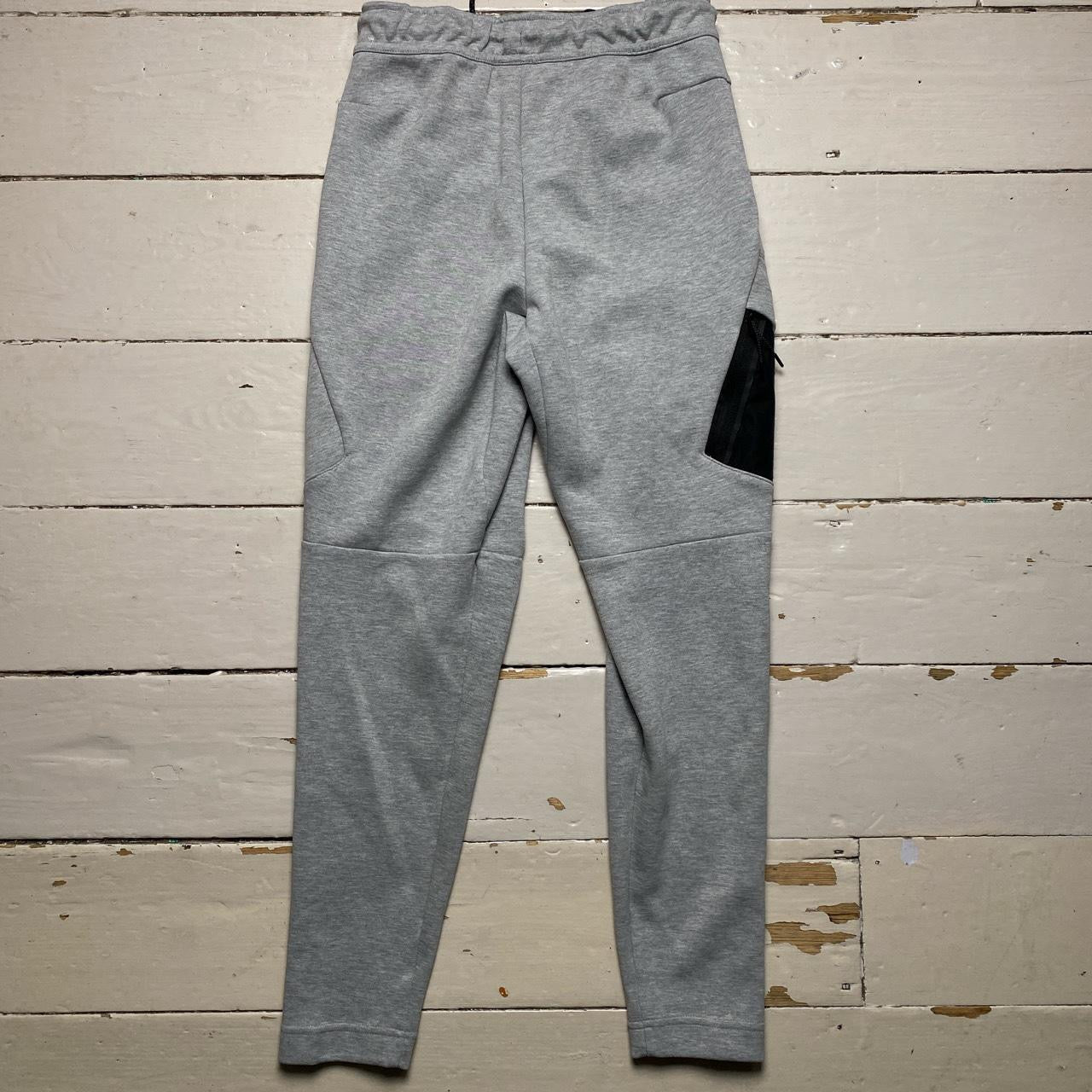 Nike Tech Fleece Cargo Grey Joggers (XS)