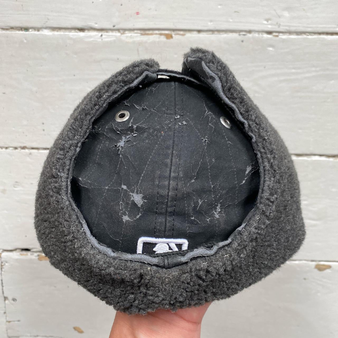 New York Yankees Black Dog Ear Fitted Cap (Size 7)