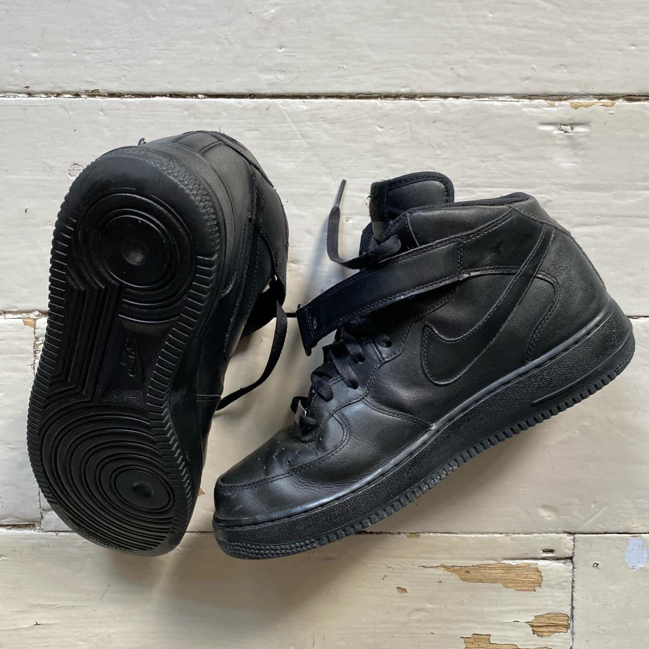 Nike Air Force 1 Black Mid (UK 9)