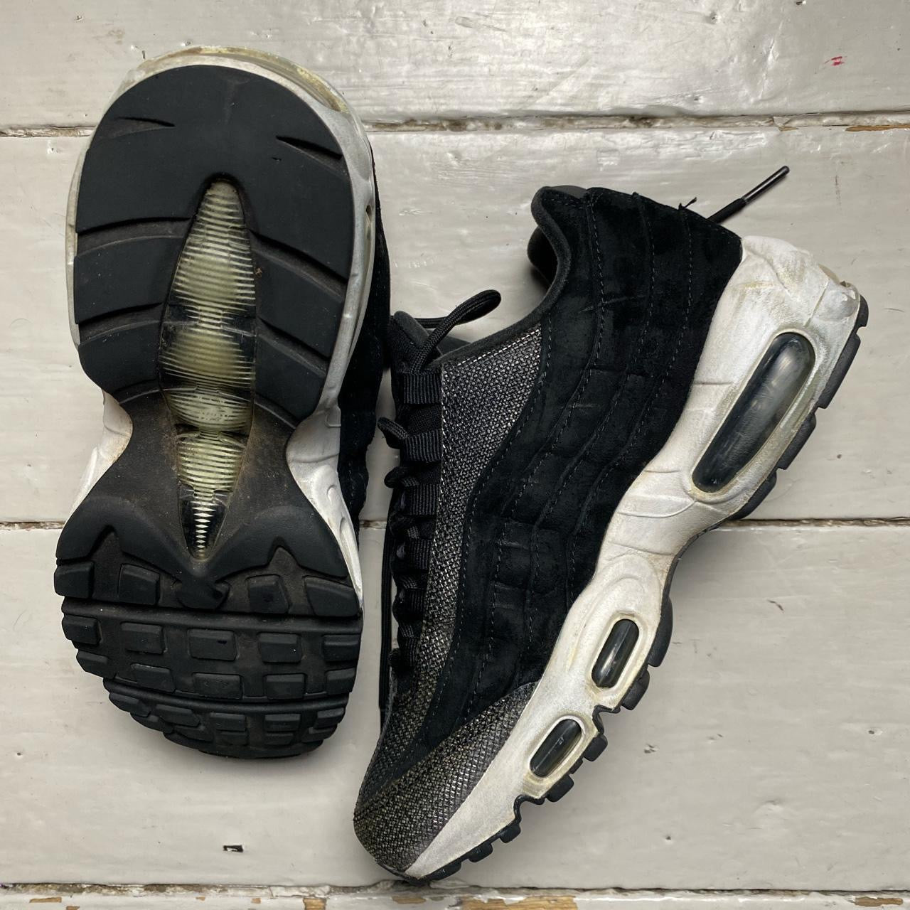 Nike Air Max 95 Black and White (UK 4)