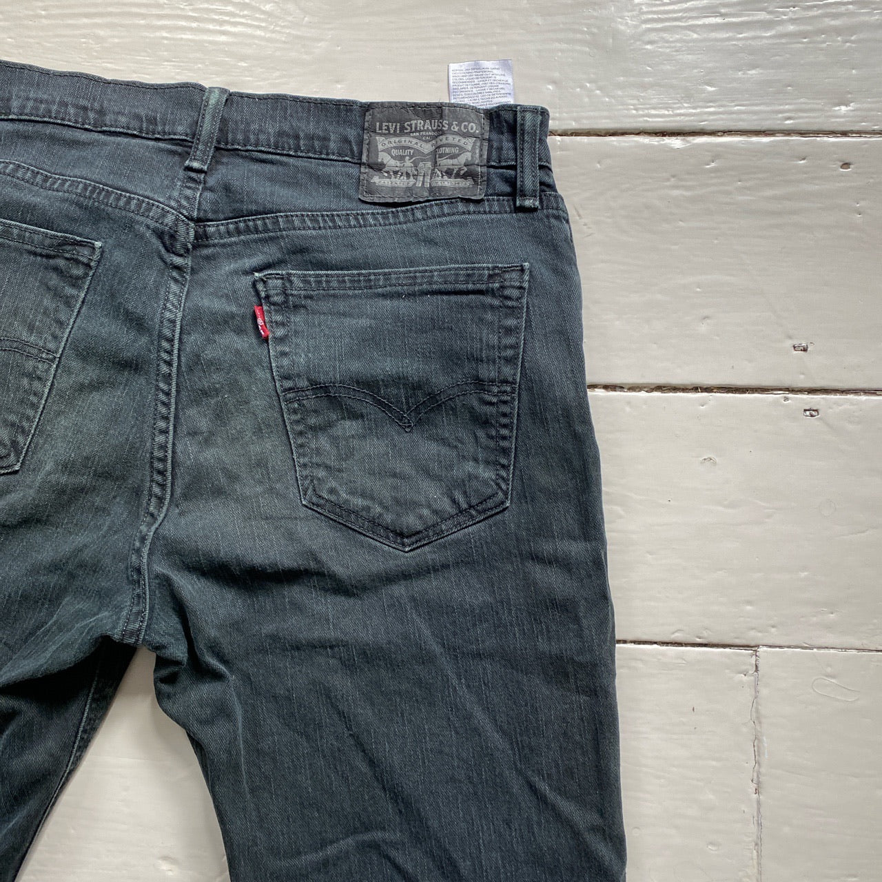 Levis Slim Shorts (32W)