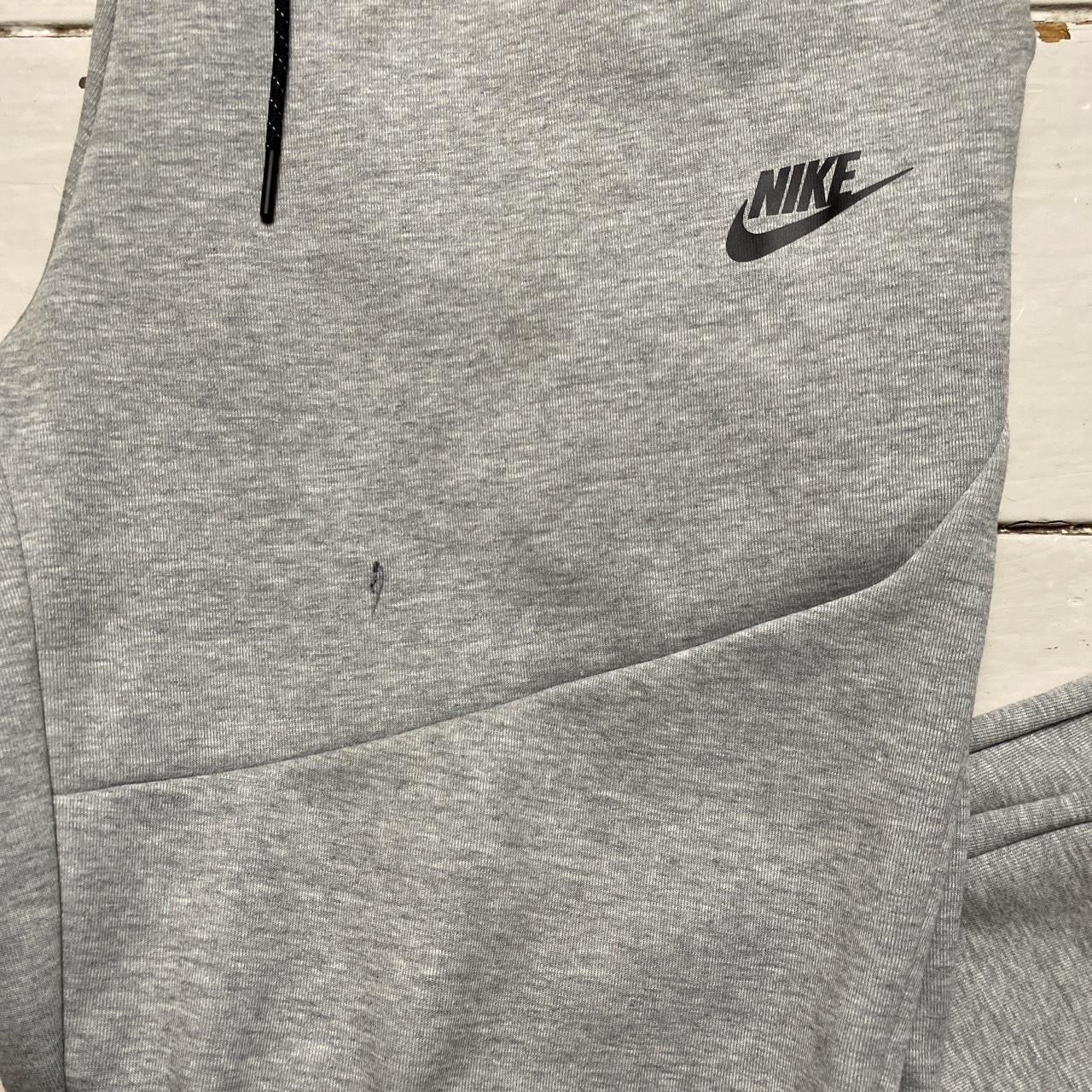 Nike Tech Fleece Grey Joggers (Large)