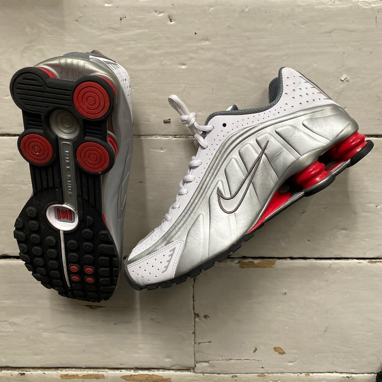 Nike Shox R4 Metallic Silver (UK 8.5)